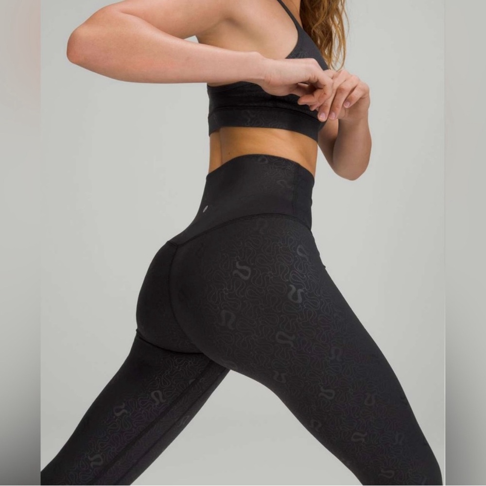 Lululemon leggings 28 inch size 0 leggings with lulu logo🍋